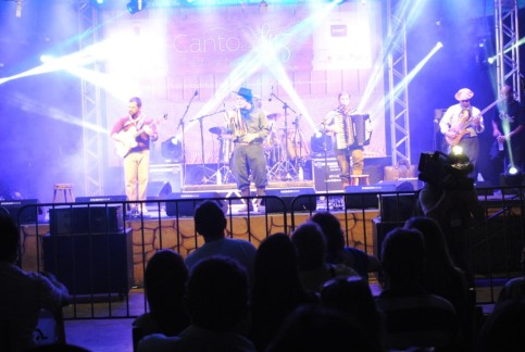 Festival Nativista Canto de Luz recebe grande público na segunda noite de apresentações