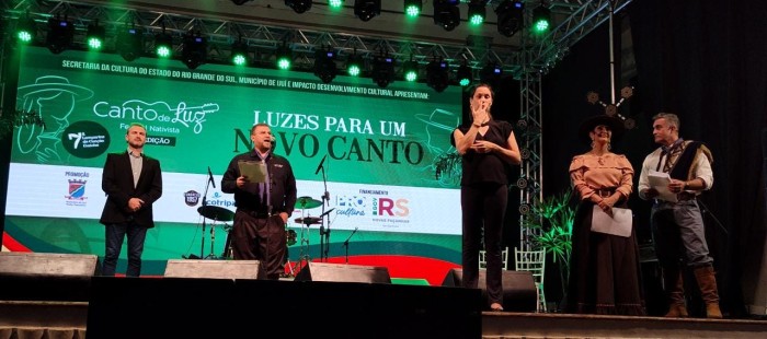 Primeira noite do Festival leva 15 músicas ao palco e show de Guto Gonzalez